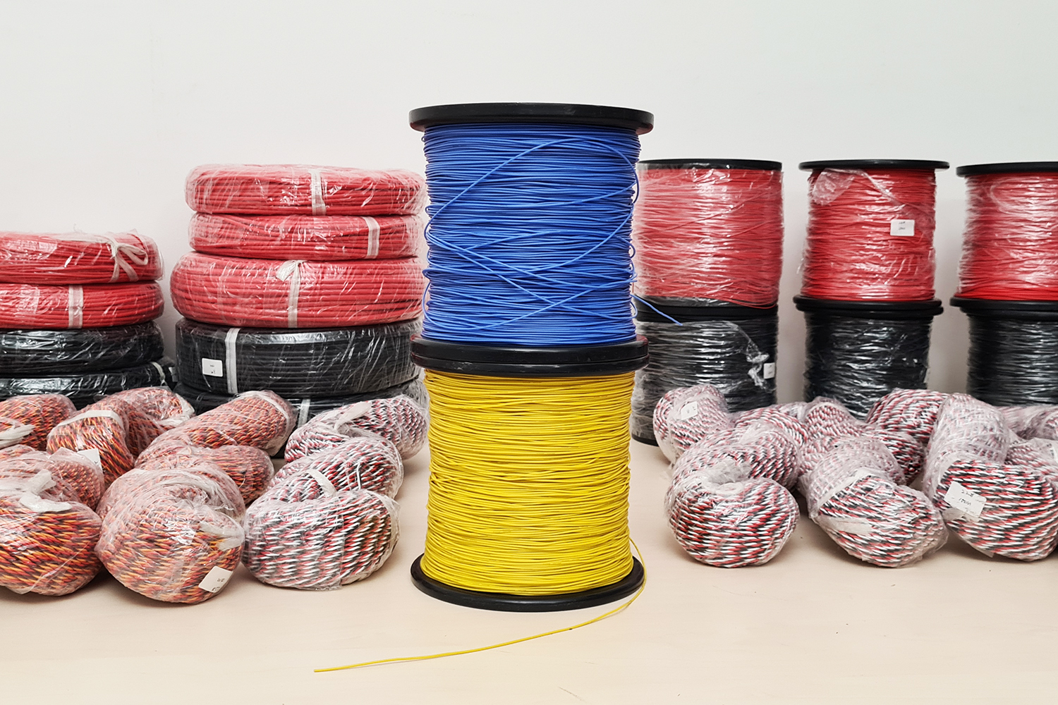 Провід силіконовий 12 AWG жовтий, 1 метр